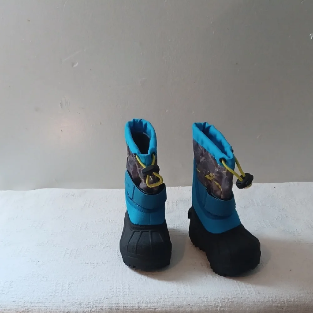 Columbia Kids' Blue and Black Winter Boots
